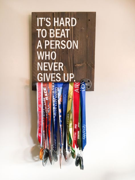 Running Metal Hangers, Wrestling Medal Display Ideas, Cheer Medal Display Ideas, Medal Hanger Ideas, Sports Medal Display Ideas, Medal Display Ideas Diy, Marathon Decorations, Running Medal Display Ideas, Medals Aesthetic