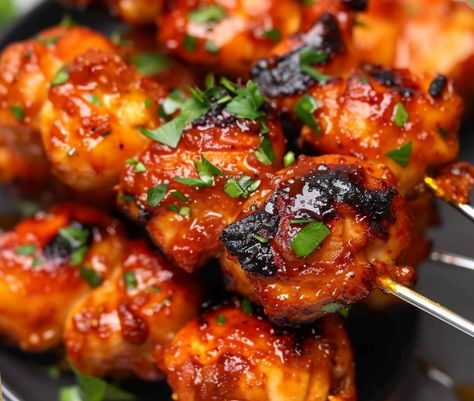 Air Fryer Chicken Skewers Recipe Airfryer Chicken Skewers, Air Fryer Skewers, Air Fryer Chicken Skewers, Chicken Skewers In Air Fryer, Chicken Skewers Marinade, Mexican Chicken Breast, Honey Sriracha Chicken, Chili Lime Chicken, Chicken Skewer Recipe