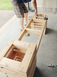 Cedar-Bench-Framing Bench Planter Boxes Diy, Diy Bench Planter, Planter Box With Bench, Flower Box Bench, Planter Bench Plans, Planter Bench Diy, Bench Ideas Outdoor, Planter Bench Ideas, Wooden Bench Diy