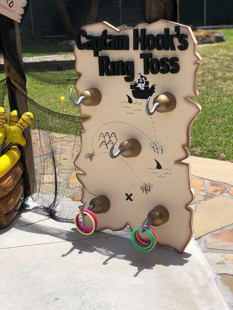 Captain Hook Ring Toss, Tropisk Fest, Pirate Ideas, Pirate Hook, Mermaid Pirate Party, Pirate Themed Birthday Party, Peter Pan Party, Camp Games, Pirate Themed Birthday