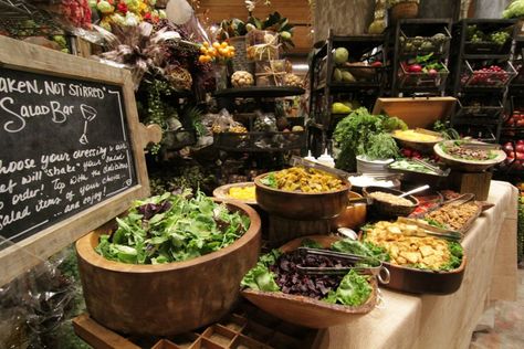 Great table love all the wood Salad Counter Display, Salad Display Ideas Presentation, Salad Station Ideas, Salad Bar Party, Salad Display, Botanical Cafe, Buffet Food Display, Open Buffet, Salad Buffet