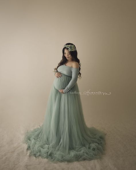 Sage Maternity Dress, Maternity Shoot Dresses, Elegant Maternity Dresses, Maternity Studio Photoshoot, Maternity Evening, Dress For Photoshoot, Maternity Dresses Photography, Maternity Photography Poses Couple, Maternity Dresses For Baby Shower