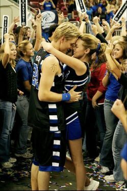 Basketball Cheer Couple, Bf And Gf Basketball Goals, Basketball Cheerleader Couple, Basketball Couple Goals Aesthetic, Athlete Couple Aesthetic, Basketball Boyfriend Pictures, Couple Goal Basketball, Athlete Boyfriend Aesthetic, Cheerleader And Basketball Player Couple