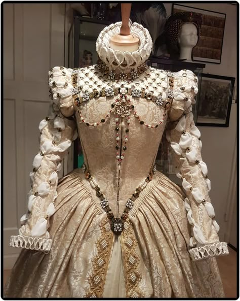 Elizabethan Gown, Elizabethan Dress, Elizabeth Of Austria, Elizabethan Costume, Elizabethan Fashion, Tudor Dress, Historical Gowns, Tudor Costumes, Gown Pattern