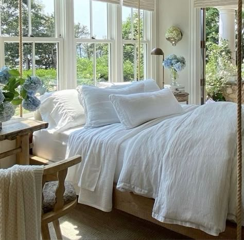 Postgrad Bedroom, Nancy Meyers Aesthetic Bedroom, Bedroom With Lots Of Windows, Nancy Meyers Bedroom, Cottage Bedrooms, Nancy Meyers, Up House, House Room, Bedroom Aesthetic