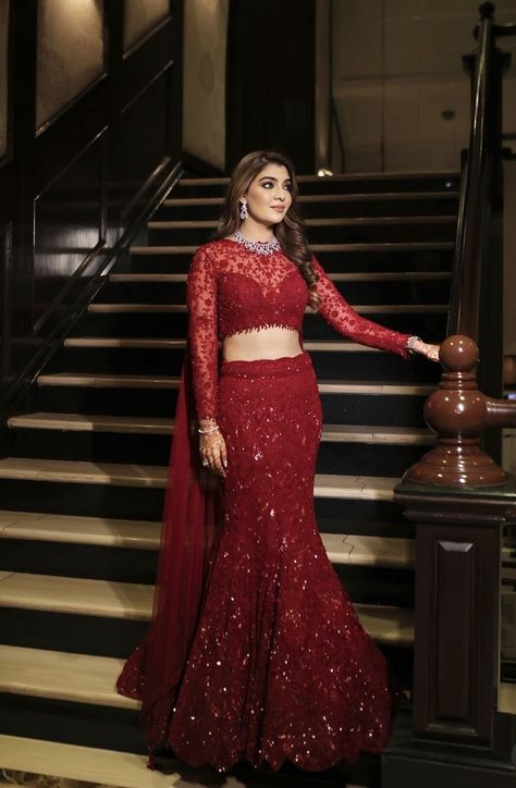 Red Lehenga For Bridesmaid, Red Lehenga For Engagement, Reception Dress Ideas Indian, Unique Engagement Dress For Bride Indian, Mermaid Lengha, Reception Lehenga For Bride, Indian Wedding Reception Gowns, Reception Dress Bride Indian, Engagement Dress For Bride Indian