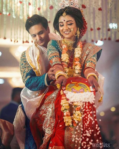 10 Bengali Brides Who Stole Our Hearts! | WedMeGood Bengali Groom, Romantic Couple Photoshoot, Hindu Wedding Ceremony, Bengali Bride, Bengali Wedding, Wedding Couple Poses Photography, Wedding Rituals, Wedding Couple Poses, Groom Poses