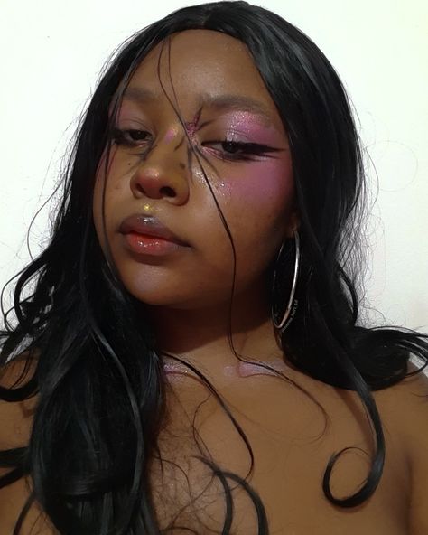 Black girl , editorial makeup, pink eyeshadows, delineado gráfico Makeup Avant Garde, Makeup Runway, Inspo Makeup, Avant Garde Makeup, Graphic Eyeliner, Runway Makeup, Black Queens, Graphic Liner, Pink Makeup