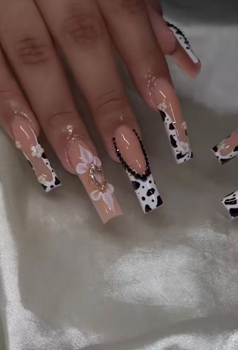 Vaquera Nail Ideas, Vaquita Nails, Vaquera Nails, Brown Cow Nails, Cute Western Nails, Teal Acrylic Nails, Cow Print Nails, Cowboy Nails, Western Nails