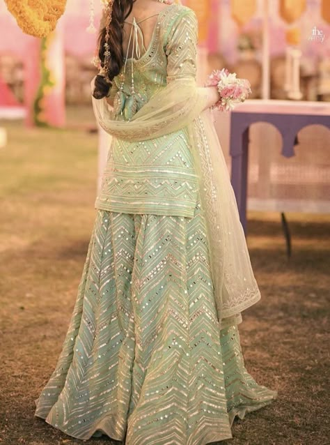 Pakistani Engagement Dresses Simple, Mehndi Outfit Bridesmaids, Simple Mehndi Dresses, Stitching Styles, Shadi Dress, Dress Design Pakistani, Nikah Outfit, Simple Dress Casual, Mehndi Dress