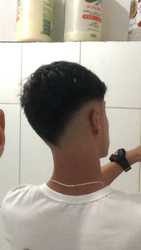 Mid Fade En V, Low Fade En V, Low Fade Em V, V Cut Hair, V Shaped Haircut, Fade Haircut Curly Hair, Fade Haircut Styles, Drop Fade Haircut, Drop Fade