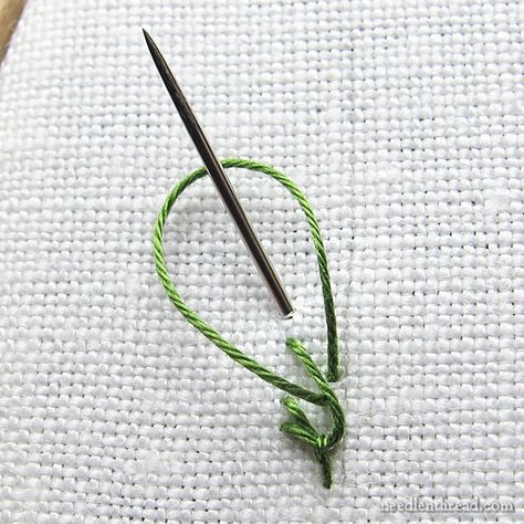 How to embroider a floral vine with tiny buds - Stitch Fun tutorial Embroidery Vines, Crazy Quilt Stitches, Needlepoint Stitches, Embroidery Stitches Tutorial, Brazilian Embroidery, Japanese Embroidery, Quilt Stitching, Crewel Embroidery, Hand Embroidery Stitches