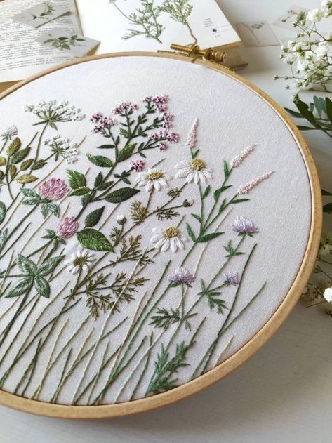 Meadow Embroidery, Herb Embroidery, Botanical Embroidery, Chicken Scratch Embroidery, Hand Embroidery Projects, Hand Embroidery Flowers, Cute Embroidery, Sewing Embroidery Designs, Hand Embroidery Art