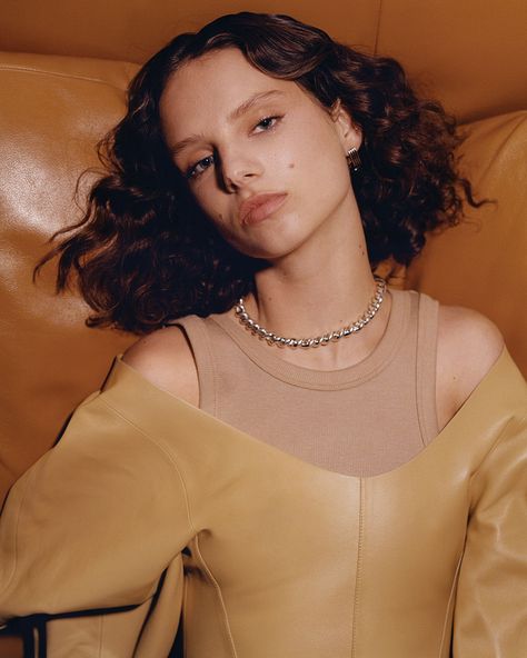 Dress Up Denim in This Season’s Most Adventurous Shapes - WSJ Dolce Gabbana Sweater, Oversized Aesthetic, Wsj Magazine, Guy Bourdin, Bella Hadid Outfits, Chloe Grace, Oversized Style, Fall 2022, Fashion Editorial