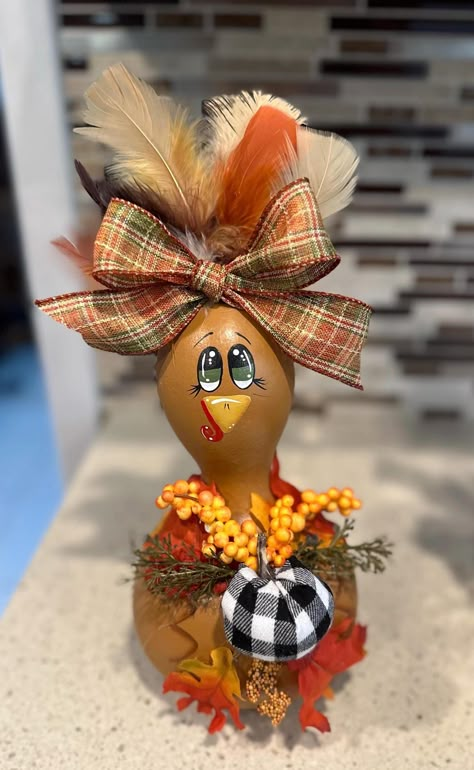 Painted Gourd Chickens, Gourd Turkey Craft, Turkey Gourds Painted, Painting Gourds Ideas, Gourd Chickens, Decorated Gourds, Thanksgiving Gourds, Painting Gourds, November Preschool