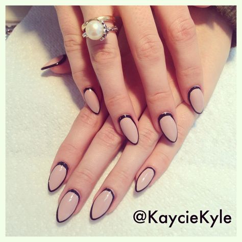 Outline nails art - #stilettonails #nails #nailart #nailporn #nailtrend #naildesign #fashion #style Outline Nail Design, Outline Nails Design, Outline Nails, Minimalistic Nails, Design Outline, Almond Acrylic, Nail Goals, Nagellack Trends, Nail Drawing