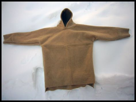 Wool Blanket Anorak - Make your own in a few easy steps - Outdoor Revival Mens Blanket, Bushcraft Projects, Camp Diy, Wool Shirts, Survival Clothes, Mens Sewing, Woolen Blanket, Viking Clothes, Net Making