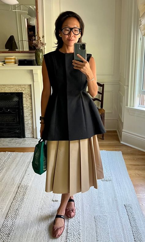 What I'm Wearing: August 2023 - by Irene Kim (김애린) Sewing Dress, Looks Style, Office Fashion, Office Outfits, Elegant Outfit, Look Fashion, Chic Outfits, Work Outfit, Stylish Outfits