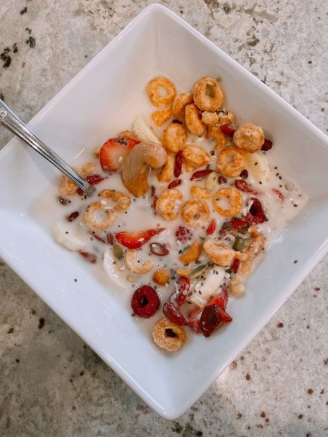 Healthy Cereal Bowl, Vegan Cereal, Cinnamon Cereal, Cereal Brands, Healthy Cereal, Dairy Free Milk, First Trimester, Cereal Bowl, To Be Honest