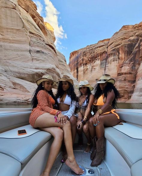 Friend Group Aesthetic, Sister Circle, Group Aesthetic, Friendship Group, Starting Potty Training, Women Friendship, Women Gathering, Vacation Goals, Vacation Mood