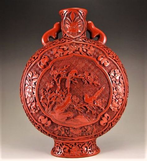 Chinese Qing Dynasty Lacquerware 'moon' vase. Moon Vase, Chinese Arts And Crafts, Art Nouveau Antiques, Wood Statues, Red Lacquer, Antique China, Ancient China, Snuff Bottle, Qing Dynasty