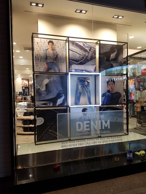 Pop Display Design, Denim Display, Store Display Design, Mobile Shop Design, Retail Store Interior Design, Summer Window, Store Signage, Retail Store Interior, Boutique Display