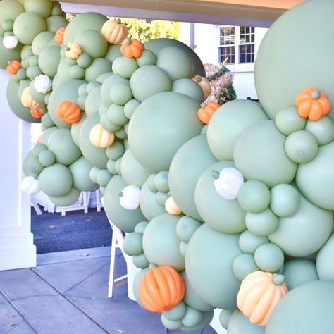 Pick Your Own • Pumpkin Patch This garland added the perfect autumn flair to Harvest Fest @theunionleague The best part? These pumpkins… | Instagram Fall Balloon Garland, Fall Pumpkin Patch, Harvest Fest, Pop Custom, Party Pops, Custom Balloons, Baby Shower Pumpkin, Baby In Pumpkin, Balloon Garland