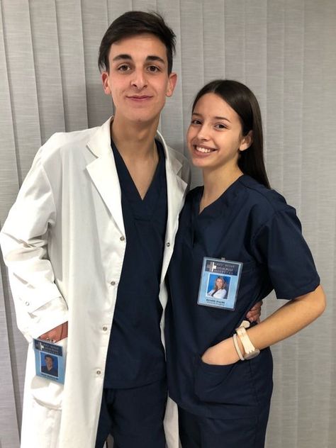 Doctor And Nurse Couple Costume, Nurse And Doctor Costume Couple, Greys Anatomy Costumes, Greys Anatomy Couples, Costume Couple, Twin Day, Doctor Costume, Couples Halloween Outfits, Cute Couple Halloween Costumes