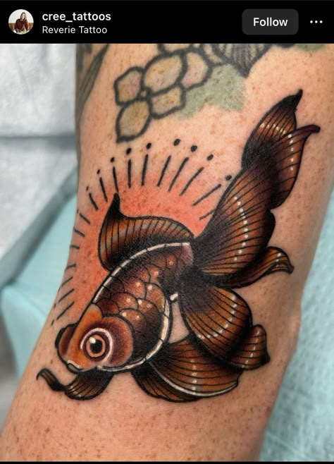 Traditional Goldfish Tattoo, Goldfish Tattoo, Tattoo Fish, Fish Goldfish, Tattoo Shading, Ghibli Tattoo, Elbow Tattoos, American Traditional, Color Tattoo