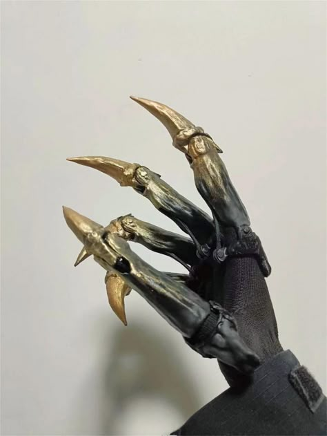 Claw Gauntlet, Handmade Robot, Metal Claws, Hand Bones, Claw Rings, Skeleton Gloves, Gold Skeleton, Black Claws, Gauntlet Gloves