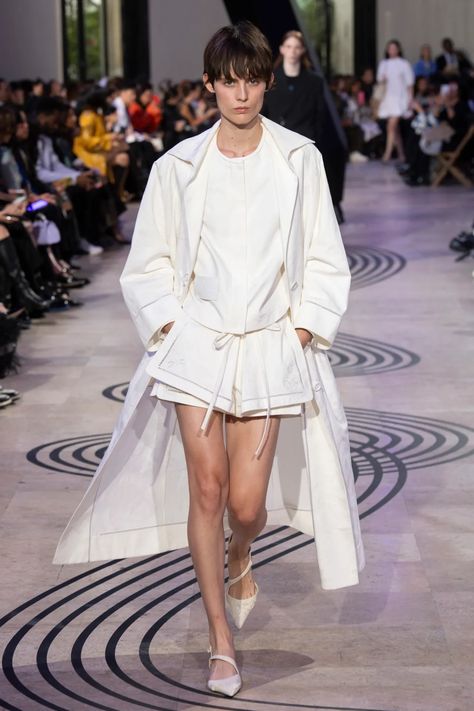 Shiatzy Chen Spring 2025 Ready-to-Wear Collection [PHOTOS] Shiatzy Chen, 2025 Spring, 2025 Fashion, Fantasy Gowns, Fashion Show Collection, Mens Accessories Fashion, Model Agency, Fashion Week Spring, Paris Fashion