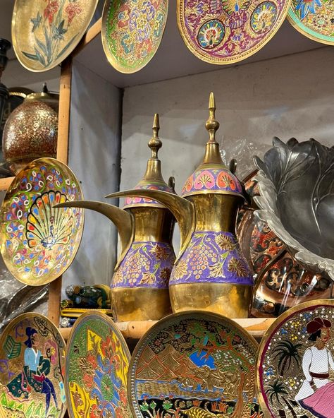 Antiques hunting in androon city pt 1 . . #islamicarchitecture #interiordesign #southasianart #design #indianarchitecture #culture #mughal #pakistan #india #brown #setdesign #artprints #homedecor #desi #southasian #southasianhomedecor #architecturaldigest #indianhomedecor #coffeetablebook #nostalgia #heritagebuilding #diasporadigest #southasianaesthetic #maximalistdecor #midcenturymodern #charityshopfurniture #antiquefurniture South Asian Aesthetic, South Asian Art, Asian Home Decor, Maximalist Decor, Indian Architecture, Indian Home Decor, Khalid, Islamic Architecture, Coffee Table Books