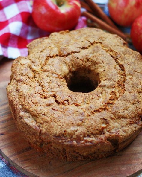 Mamaw's Old Fashioned Fresh Apple Cake - southern discourse Apple Nut Cake Recipe, Apple Cake Recipe Easy, Southern Discourse, Tube Cake, Moist Apple Cake, Apple Cakes, Wacky Cake, Fresh Apple Cake, Pound Cakes