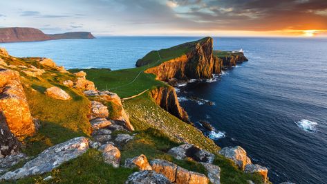 #europe neist point scottish highlands isle of skye #cove #bay united kingdom #rock #scotland #coast neist point lighthouse #cape #sky #sea #promontory #cliff #headland #4K #wallpaper #hdwallpaper #desktop Neist Point, Stirling Castle, Eilean Donan, The Isle Of Skye, Skye Scotland, Loch Lomond, Edinburgh Castle, Isle Of Skye, The Isle