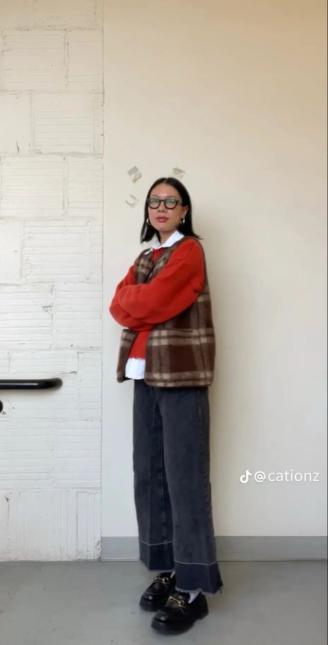 Professional Outfits Women Gen Z, Fall Outfits Women 90s, Investor Meeting Outfit, Preschool Teacher Outfits Aesthetic, Work Outfit With Backpack, Winter Semi Casual Outfits, Oversized White Dress Shirt Outfit, Preppy Thrifted Outfits, Professional Vintage Outfits