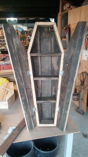 Coffin closet Coffin Closet, Coffin Shelves, Wooden Coffin, Pallet Wood, Wood Pallets, Ladder Decor, Woodworking, Shelves, Wood