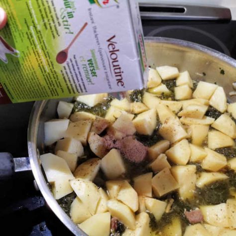 Add thickener to make Oma's Kale and Potato Recipe ~ Grünkohl mit Kartoffeln, made the easy way, all in one pot. Similar to Grünkohl mit Pinkel! One Pot Meal, Potato Recipe, Smoked Sausage, German Food, One Pot Meals, Potato Recipes, One Pot, Kale, Stew