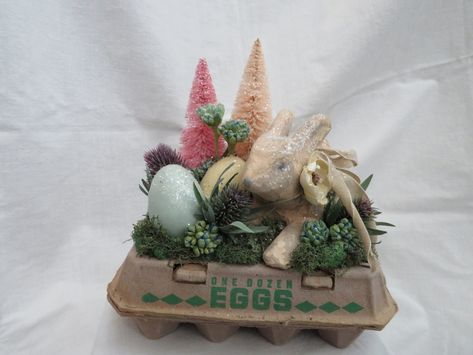 Easter Diaroma, Easter Vintage Decor, Easter Assemblage, Sewing Easter Projects, Easter Diorama, Vintage Easter Crafts, Spring Collage, Easter Decorating Ideas, Vintage Easter Baskets