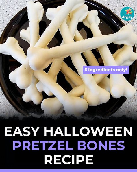 These Halloween pretzel bones are the perfect treats for the spooky season. Make them at home with just 3 ingredients! Pretzel Bones, Cornbread Muffins Recipe, Halloween Pretzels, Bacon Chili, Watermelon Tshirt, Spooky Halloween Food, Apple Bread Recipe, Chili And Cornbread, Avocado Toast Recipe