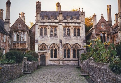 Vicars' Close, Wells Cathedral, Somerset | Flickr - Photo Sharing! Wells Somerset, Wells Cathedral, Somerset England, England And Scotland, Stately Home, Historical Architecture, Wales England, Beautiful Buildings, Somerset