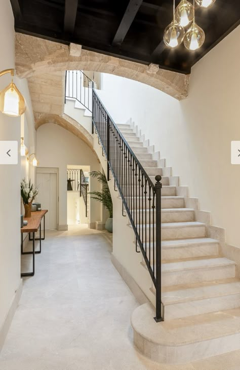 Italian Staircase, Italian Stairs, Paris Home Interiors, Haveli Design Houses, Mediterranean Stairs, French Staircase, Cottage Staircase, Tiles Stairs, Stairs Stone