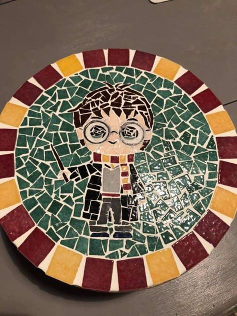 Harry Potter Mosaic, Tile Projects, Stone Mosaic, Mosaic Tile, Mosaic Art, Mosaic Tiles, Hogwarts, Harry Potter, Mosaic