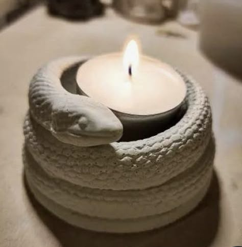 Wiccan Clay Crafts, Clay Diy Candle Holders, Inscene Holder Clay, Clay Sculpting Ideas, Candle Holder Clay, Clay Candle Holders Diy, Making Candle Holders, Clay Candle Holders, Diy Tableware