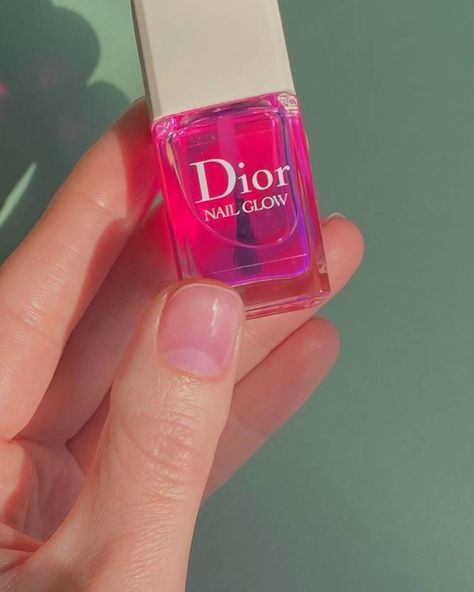 21 Clean-Girl Nail Looks That Look So Expensive | Who What Wear Dior Nail Glow, Neutral Nail Polish Colors, Nail Glow, Dior Nail Polish, Dior Nails, Neutral Nail Color, New Nail Trends, Essie Nail Colors, 5 Outfits