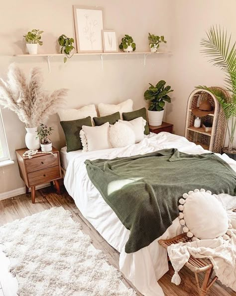 Green And White Bedroom, White Bedroom Decor, Florida Photography, Blankets And Pillows, Redecorate Bedroom, Boho Bedroom Decor, Teen Bedroom Decor, Green Decor, Bedroom Green