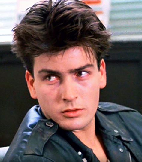 Charlie Sheen 80s, Charly Sheen, Charlie Sheen Young, 80s Hairstyles Men, Zach Braff, 80's Movies, Emilio Estevez, Ferris Bueller, Martin Sheen