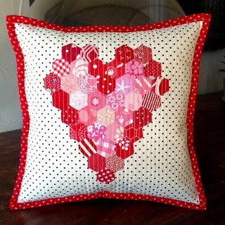 Hexagon Pillow, Hexie Projects, Hexie Patterns, Hexie Quilts Patterns, Hexie Quilts, Hexagon Patchwork, Hexie Quilt, English Paper Piecing Quilts, Instagram Heart