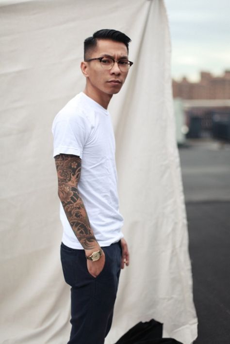 Oriental vibe Man With Tattoos, Tattoos Arm, Yakuza Tattoo, Retro Tattoos, Irezumi Tattoos, Japanese Sleeve, Mens Cuts, Sharp Dressed Man, Wearing Glasses