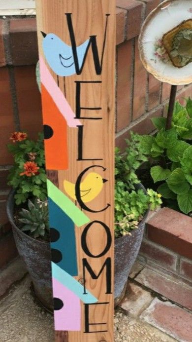 Summer Wood Crafts Diy Pallet Projects, Outdoor Signs Wooden Diy Garden, Welcome Wooden Signs Front Porches, Porch Signs Welcome, Welcome Porch Signs Outdoor, Painting Pallets Ideas For Outside, Front Porch Leaning Sign, Porch Boards Signs Diy, Sunflower Porch Leaner