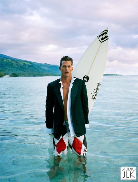 This is the late professional surfer Andy Irons. It's a cool picture posing/wardrobe idea for ocean & surfer shots. The boardshorts with a sport coat/suit jacket on. Like it! Andy Irons Surfing, Teahupoo Tahiti, Surf Boys, Surfer Lifestyle, Surfer Boy Style, Professional Surfers, Surfer Boys, Surfer Boy, Surfer Dude